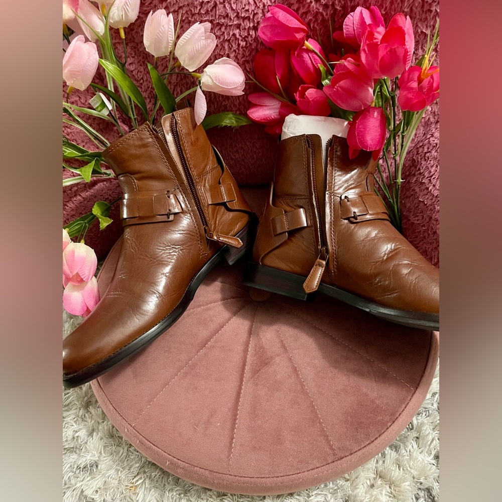 💖Pre-Loved Tory Burch Brown Ankle Booties Size 6 used once excellent condition. - Picture 7 of 12